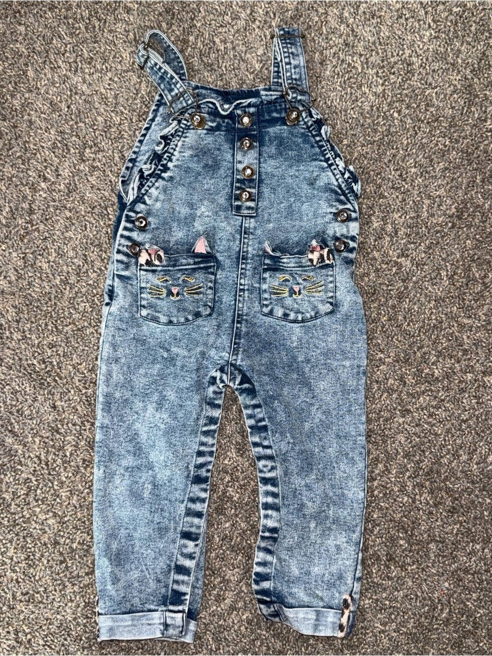 Two different brands - Picture 5 of 9